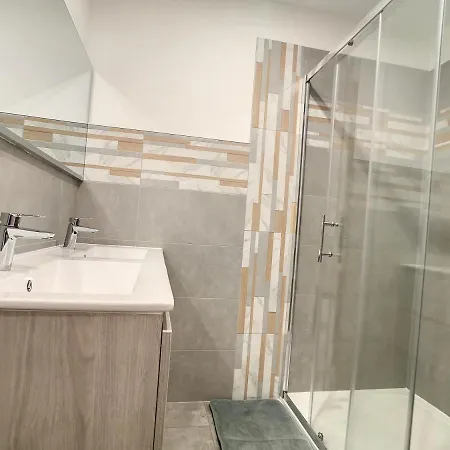 Les Goujatoux-chambre Brantome 3*