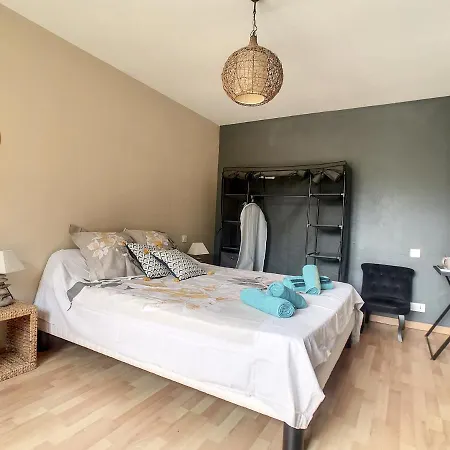 Les Goujatoux-chambre Brantome Couette-café 3*