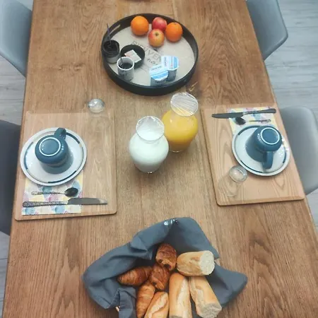 Les Goujatoux-chambre Brantome Couette-café 3*